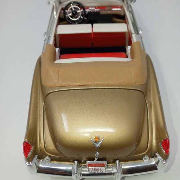 Diecast 1/18 Scale Cadillac - Picture 11 of 16